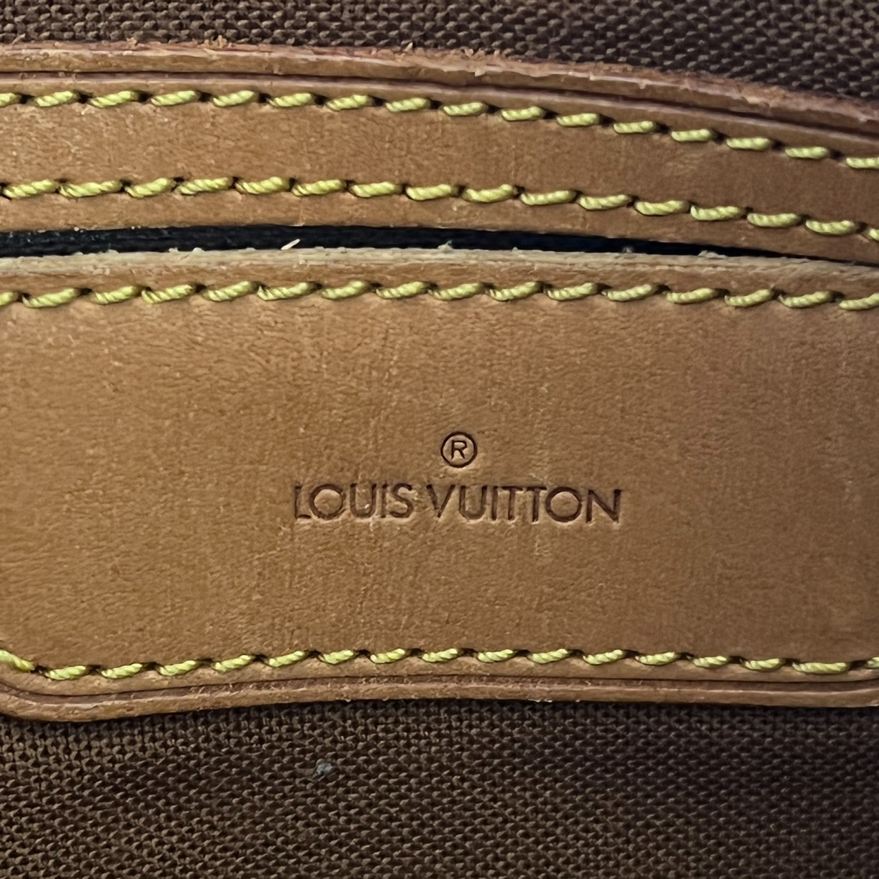 Sac à main Louis Vuitton Boulogne mini en tissu monogram taupe et