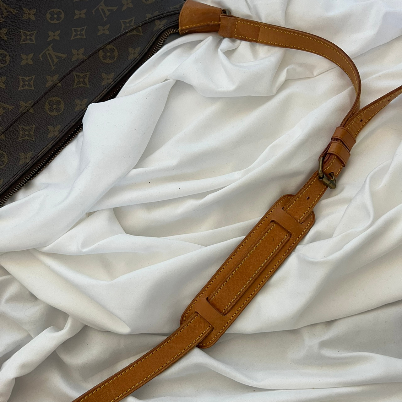 Louis Vuitton XL Monogram Boulogne 50 Sac Ballad Hobo Bag Leather  ref.326212 - Joli Closet