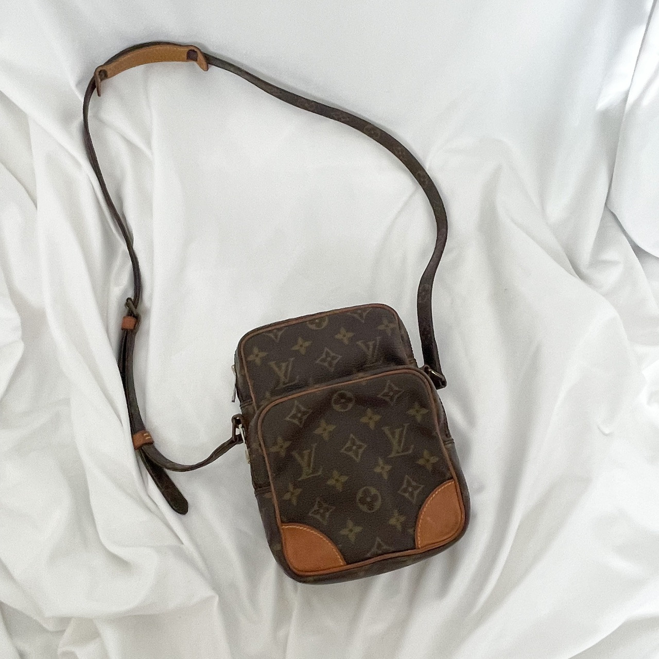 louis-vuitton amazone crossbody