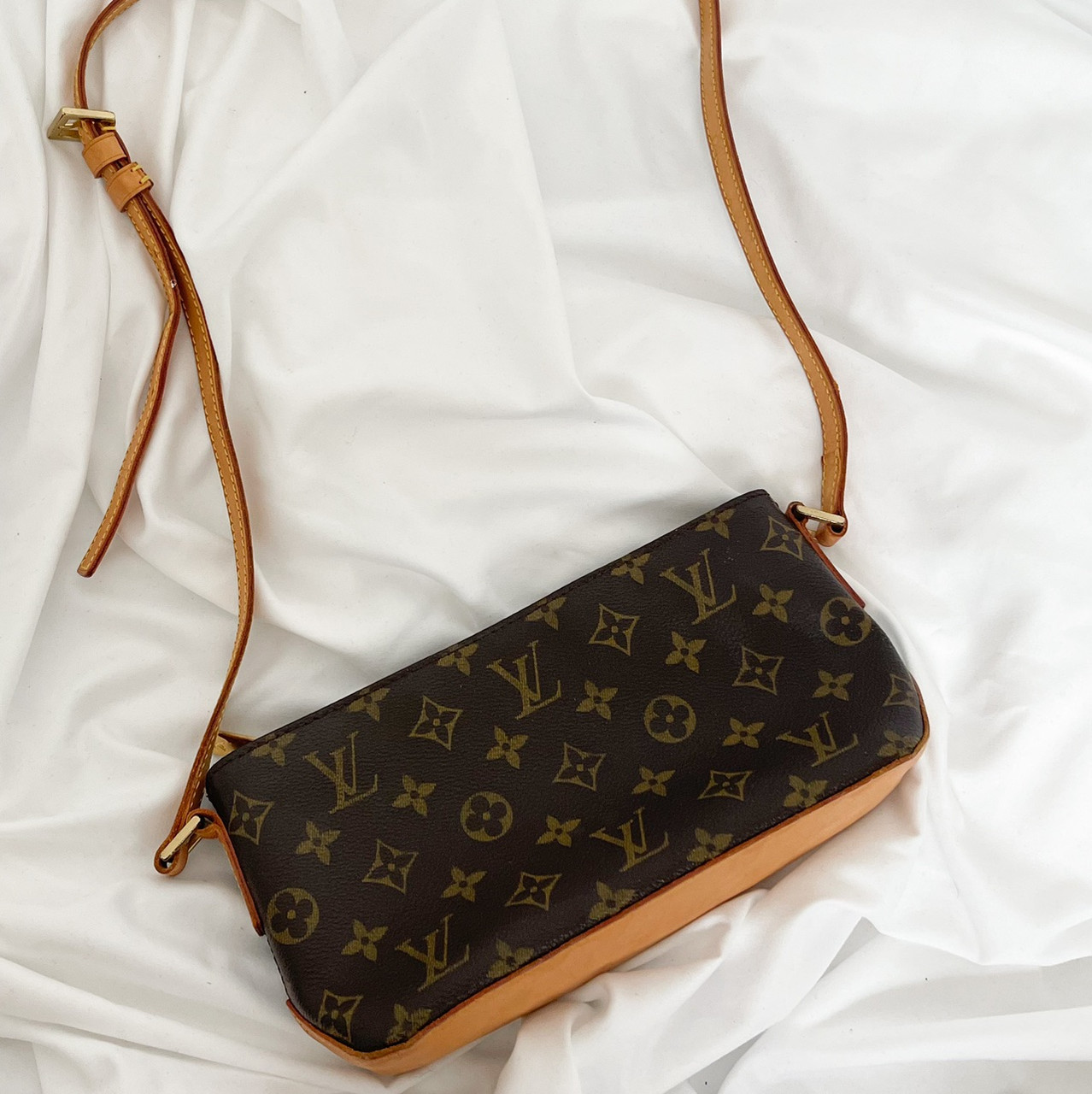 Louis Vuitton Trotter Crossbody Bag