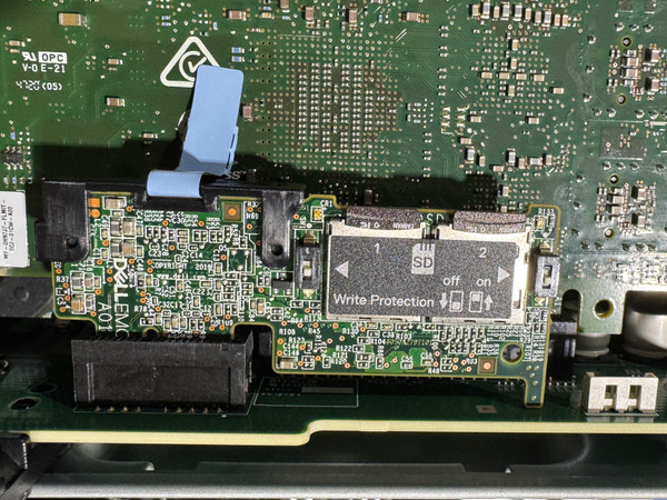 Dell PowerEdge R840 8x 2.5" Bay Server 4x Platinum 8280L CPU H740P