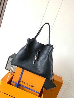 Louis Vuitton Boundless Shoulder Bag M13179 - Black Mahina Leather - Default Title - View 1