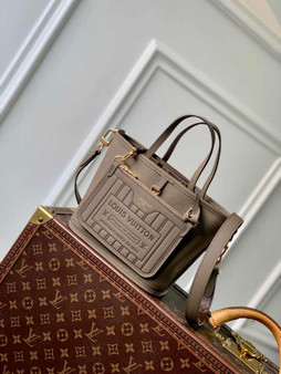 Louis Vuitton Neverfull Bandoulière Inside Out BB M12109