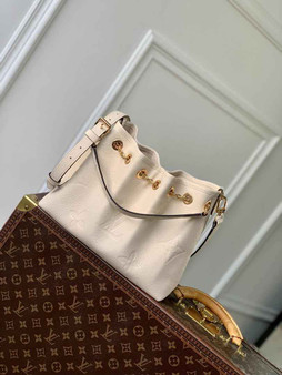 Louis Vuitton LV Bundle Bag M25452 - Default Title - View 1