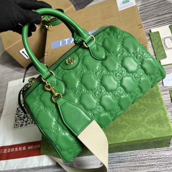 Gucci ‎�?02242 GG Matelassé leather medium bag green