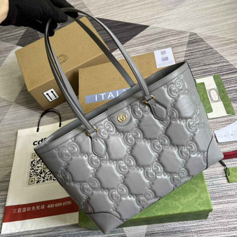 Gucci �?31685 GG Matelassé leather medium tote gray leather