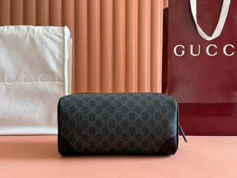 Gucci GG Emblem medium toiletry case, �?21163 in black fabric