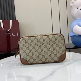 Gucci GG Emblem small toiletry case, �?21164 in beige fabric