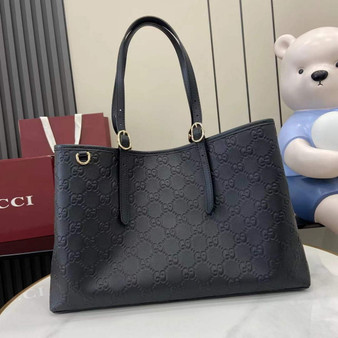 Gucci GG Emblem large tote bag 815213 in Black leather