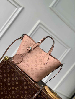 Louis Vuitton Blossom PM Bag M23196