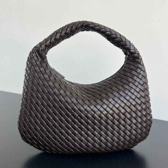 Bottega Veneta Medium Veneta Bag 856737 in Coffee
