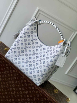 Louis Vuitton Carmel Mahina Leather M11735