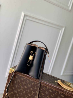 Louis Vuitton Bloom PM M13843 Black Leather Shoulder Bag - Default Title - View 1