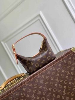 Louis Vuitton Hills Pochette Bag M27509 Monogram canvas