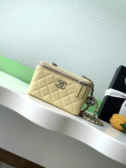 Chanel Vanity Case, AP3940 Lambskin Silver