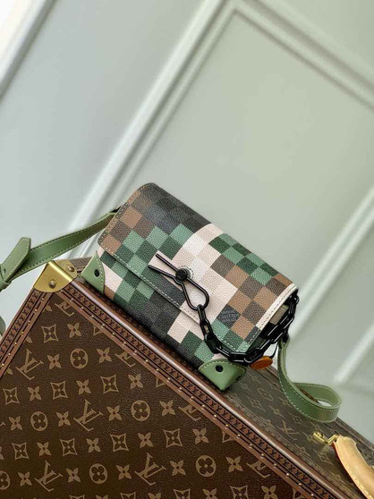 Louis Vuitton M83172 Steamer Wearable Wallet Green - Default Title - View 1
