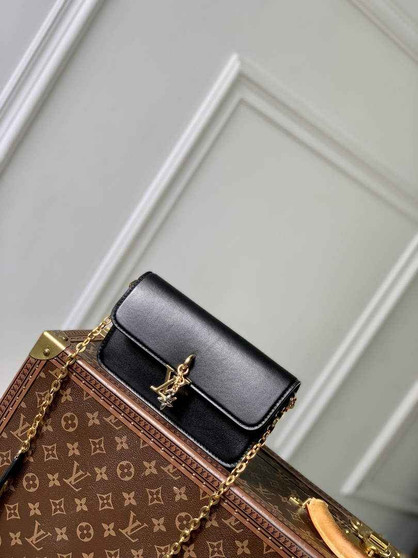 Louis Vuitton Wallet On Chain LV Bloom M14564