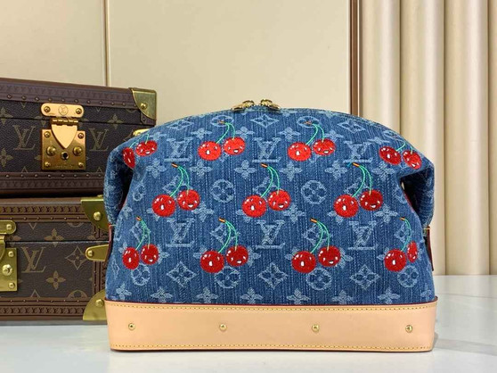 Louis Vuitton Pochette Cosmétique GM M13995 - Default Title - View 1