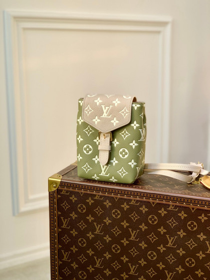 Louis Vuitton LV M81351 Tiny Backpack Monogram Empreinte Leather - 13 x 19 x 8 cm / Green - View 1