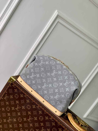Louis Vuitton Cosmetic Pouch GM M13750