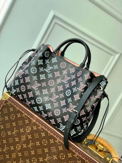 Louis Vuitton Bella Tote M21107 Black Mahina Calfskin