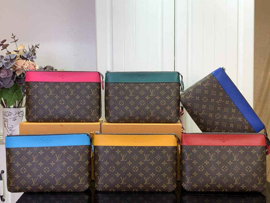 Louis Vuitton Pochette Voyage Souple Bag M13199
