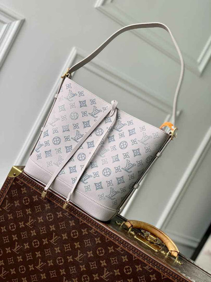 Louis Vuitton Flore Mahina Leather M12496 - Default Title - View 1