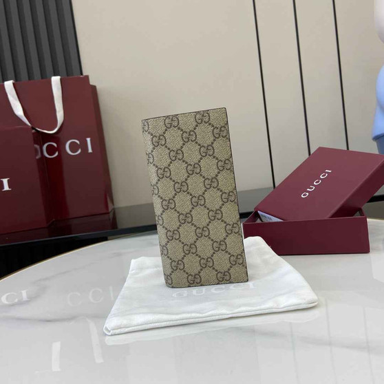 Gucci GG Emblem long wallet, 821213 in brown fabric