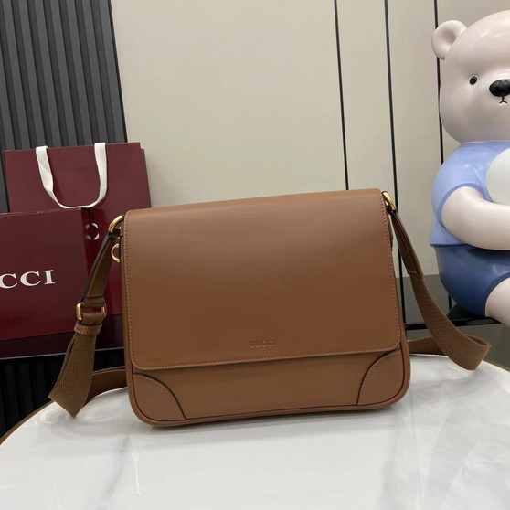 Gucci GG Emblem medium crossbody bag 821154 in brown leather
