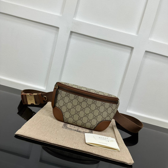 Gucci GG Emblem small belt bag, 821165 in beige fabric