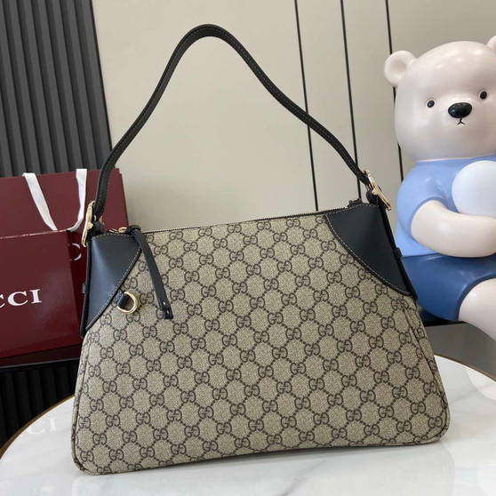 Gucci GG Emblem large shoulder bag �?15217 in black GG Monogram