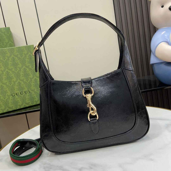 Gucci Jackie small shoulder bag in black patent leather 782849