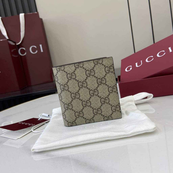 Gucci GG Emblem bi-fold wallet, 821206 in beige fabric