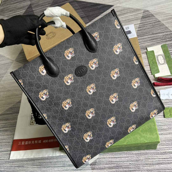 Gucci ‎674155 Medium tote with Interlocking G tiger Black GG Supreme canvas - Default Title - View 1