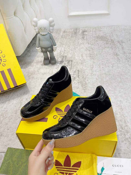 Gucci GG Gazelle Wedge Trainers �?32920 Black