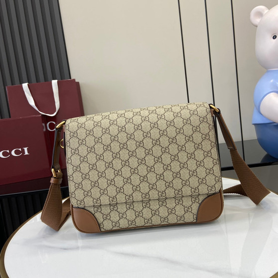 Gucci GG Emblem medium crossbody bag, �?21154  in brown fabric