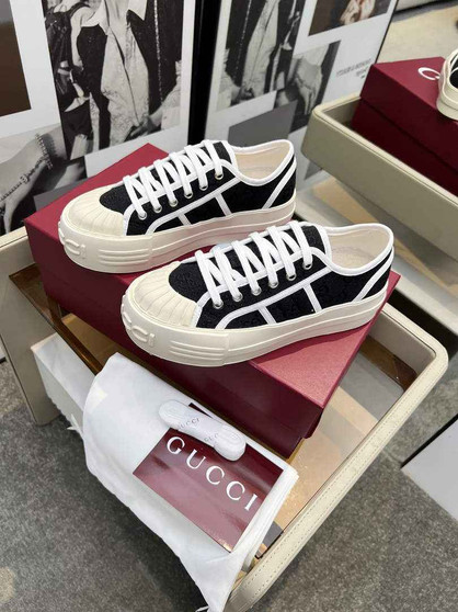 Gucci Women's chunky sneaker �?31825 Black
