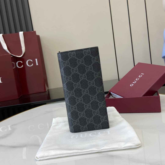 Gucci GG Emblem long wallet, 821213 in black fabric