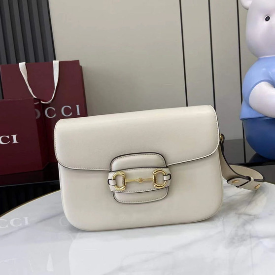 Gucci Horsebit 1955 Aura small shoulder bag, 847063 white leather