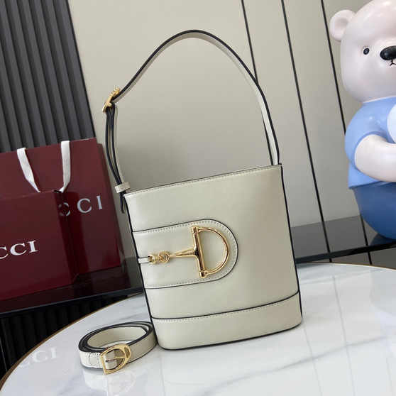 Gucci 73 mini bucket bag, 833665 in white leather