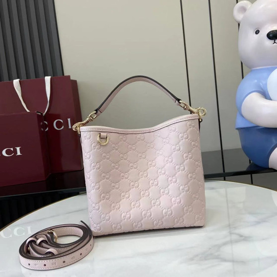 Gucci GG Emblem small bucket bag 815118 in Light Pink leather