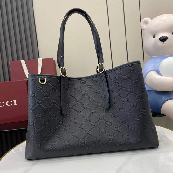 Gucci GG Emblem large tote bag 815213 in Black leather
