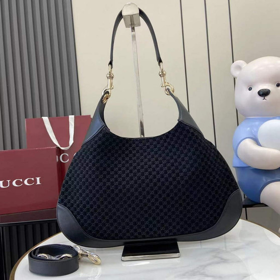 Gucci B medium shoulder bag, 834981 in black GG suede