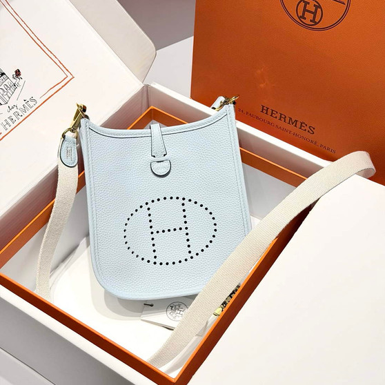 Hermes Mini Evelyne 16 Bag in Taurillon Clemence Leather H069442 - Default Title - View 1
