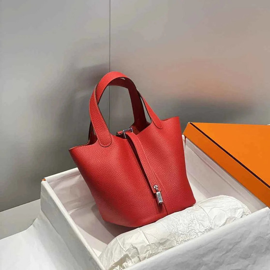 Hermès Picotin Lock 18 pocket bag Togo Leather Red H9352008 - silver - View 1