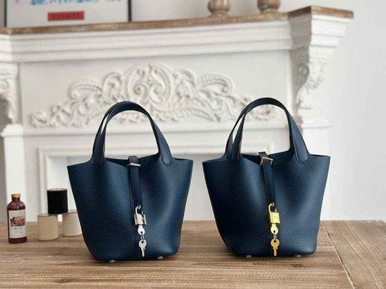 Hermès Picotin Lock 18 pocket bag Togo Leather H935100 dark blue - silver - View 1