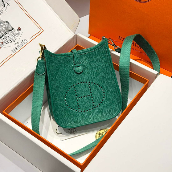 Hermes Mini Evelyne 16 Bag in Taurillon Clemence Leather H069422 - Default Title - View 1