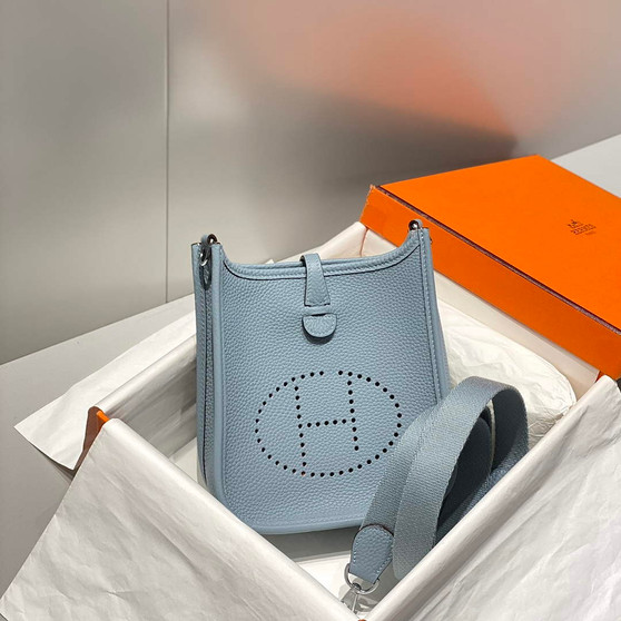 Hermes Mini Evelyne 16 Bag in Taurillon Clemence Leather H069452 - Default Title - View 1