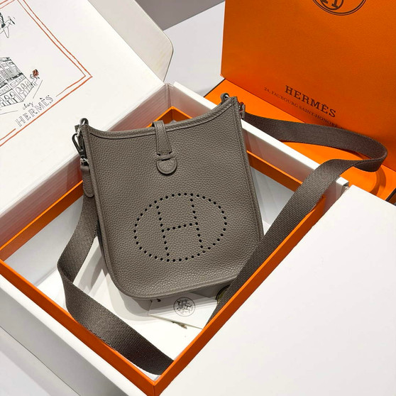 Hermes Mini Evelyne 16 Bag in Taurillon Clemence Leather H069447 - Default Title - View 1