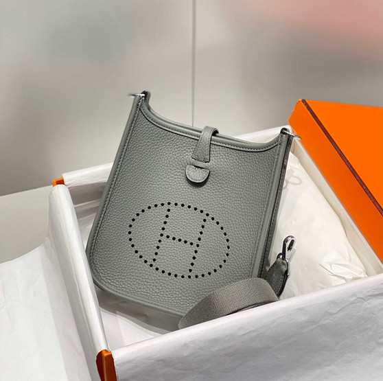 Hermes Mini Evelyne 16 Bag in Taurillon Clemence Leather H069459 - Default Title - View 1